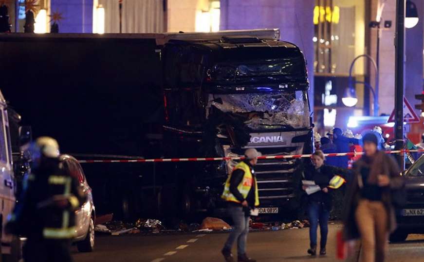 Nakon što se kamion zabio u Božićni market poginulo 9 osoba, 50 povrijeđenih