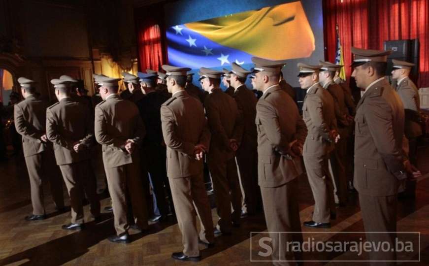 Svečana promocija III klase mladih oficira OSBiH: Bh. vojnici spremni za izazove