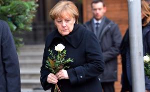 Berlin: Merkel položila bijelu ružu na mjesto sinoćnjeg napada