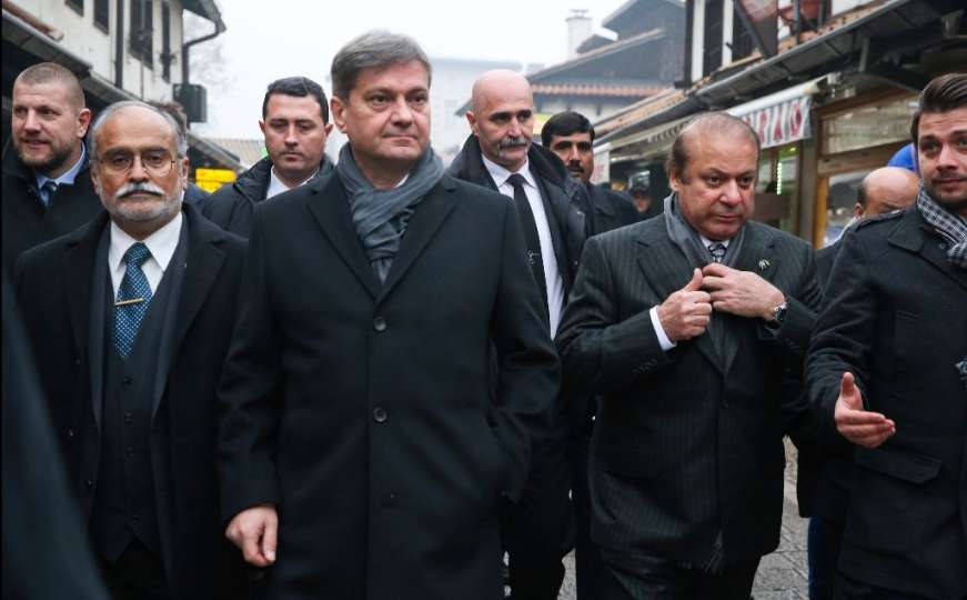 Premijer Pakistana prošetao Baščaršijom i posjetio Vijećnicu