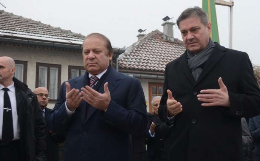 Premijer Pakistana odao počast šehidima i Aliji Izetbegoviću