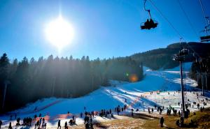 Otvorena zimska sezona na Bjelašnici, građani "pobjegli" na planinu