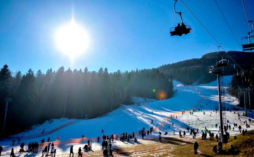 Otvorena zimska sezona na Bjelašnici, građani "pobjegli" na planinu