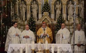 Ponoćka u katedrali Srca Isusova: Neka Božićno svjetlo zasja čovječanstvom