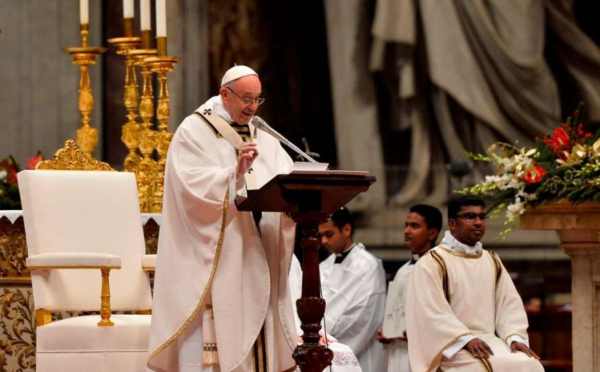 Papa Franjo veći dio ponoćke posvetio djeci, žrtvama rata i nasilja