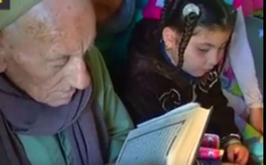 Ovaj katolički učitelj djecu u školi podučava Kur'anu