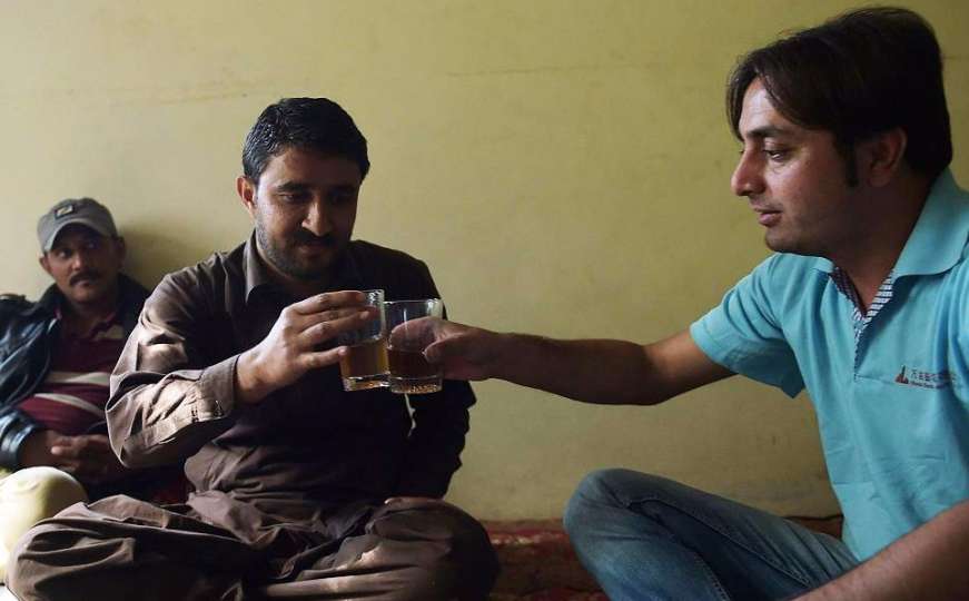 Pakistan: Umrlo 12 ljudi jer su pili otrovni alkohol