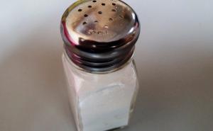 Narodno vjerovanje: Zašto trebate staviti novčiće u so?