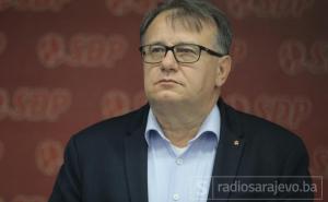 Nikšić: Građanima je "preko glave" pljačke i prodaje nacionalnog blaga