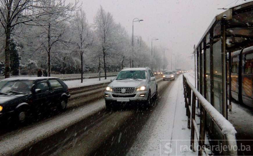 Vozači, oprezno: Snijeg, poledica i jak vjetar