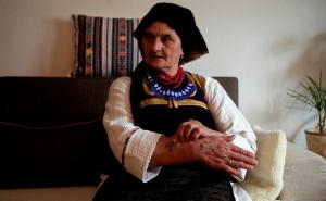 Izumire tradicija tetoviranih križeva s posljednjim katolkinjama koje ih nose