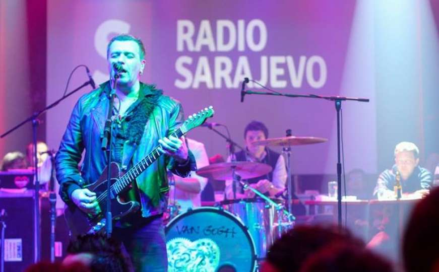 Rock n' roll čestitka za Novu Godinu (FOTO)