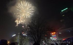 Hiljade građana uz vatromet i hitove Dine Merlina dočekali Novu 2017. godinu