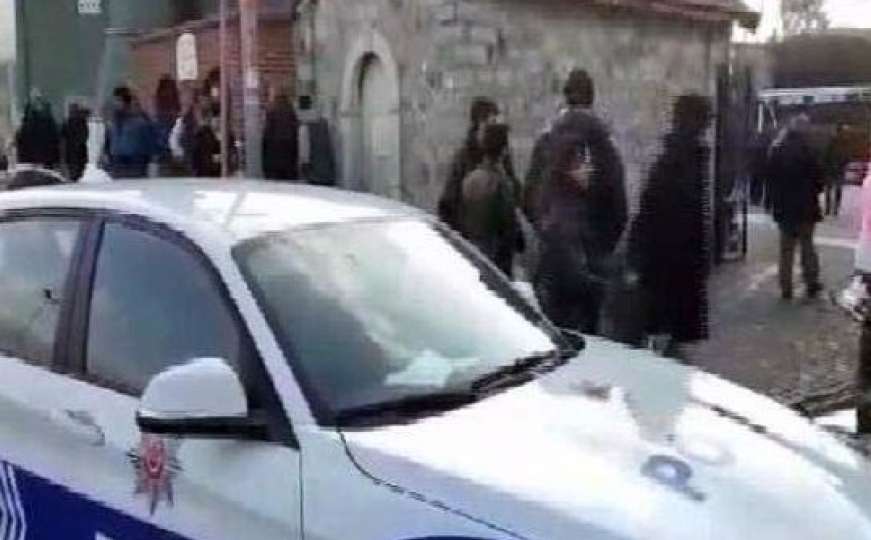 Istanbul: 15-godišnjak pucao na oca u džamiji, ranio dvije osobe dok su klanjale