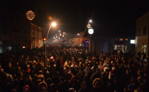 Bugojanci i na "debelom" minusu slavili na Gradskom trgu