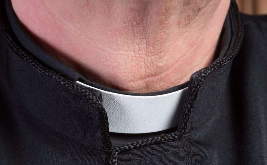 Seks skandal: Svećenik prostituirao ljubavnice i snimao orgije u crkvi