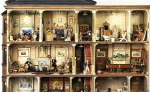 Barbike za dječake, oružje za djevojčice, lutkina kuća za mene