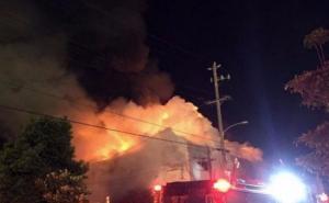 Veliki požar uništio 100 kuća, evakuirano 400 stanovnika