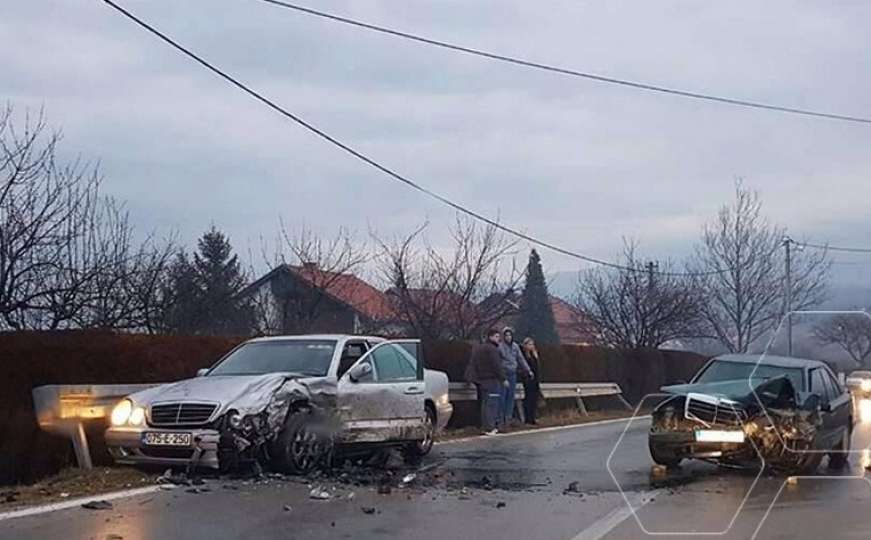 Tri osobe povrijeđene u saobraćajnoj nesreći na magistralnoj cesti M-17/4