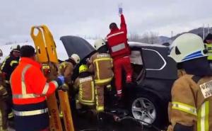Teška saobraćajna nesreća, vatrogasci izvlačili vozača