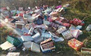 Pokrali dječije novogodišnje paketiće i pobacali u kanal