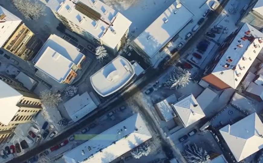 Bijeli krovovi i staze: Kako ptice vide snijegom zavijano Sarajevo 