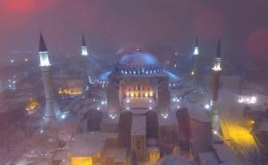 Nevrijeme u Istanbulu: Bosfor zatvoren za saobraćaj, otkazano 610 letova