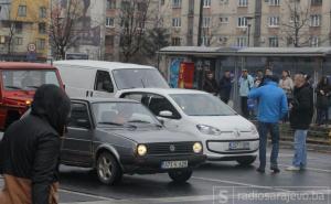 Velike gužve na Otoci: Sudarila se tri vozila