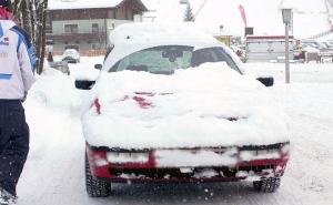 Stanje na putevima: Snijeg, vjetar, zatvoren granični prelaz za teretna vozila