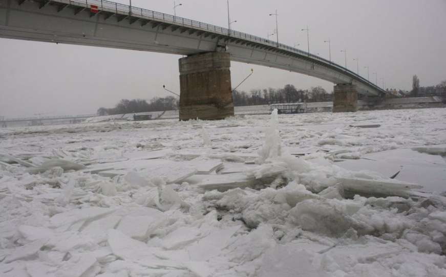 Velike hladnoće obustavile plovidbu: Led okovao Dunav