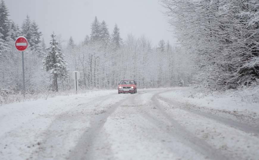Apel vozačima: Jak vjetar stvara snježne nanose na ovim putnim pravcima