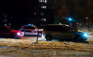 Sudarili se terenac i policijski automobil: Povrijeđen policajac