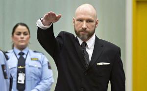 Žalbeni postupak: Breivik opet salutirao nacističkim pozdravom