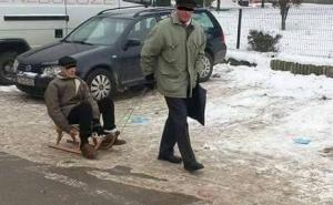 Postoji jedno carstvo: Dva prijatelja, dva zenička penzionera - bravo!