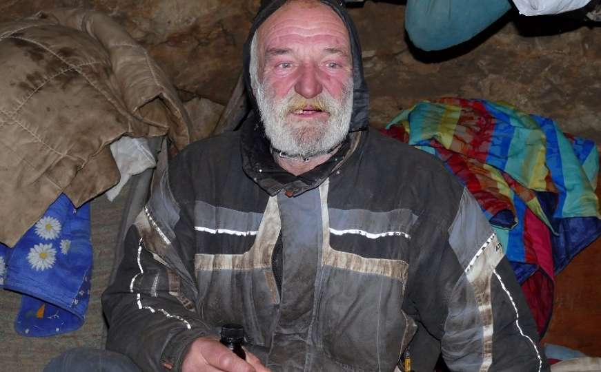 Zeničanin Žarko Hrgić u svojoj pećini preživljava ledenu zimu