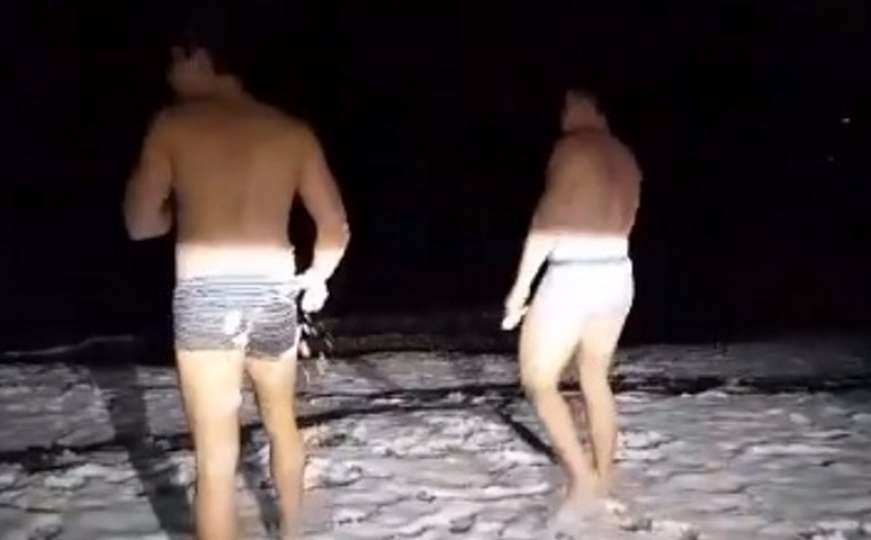 Bar: Crnogorci se kupali u ledenom moru