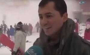 Smješkao se dok je sniježna lavina "gutala" goste 