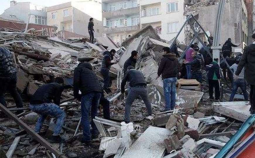 Istanbul: Srušila se višespratna zgrada, ima poginulih