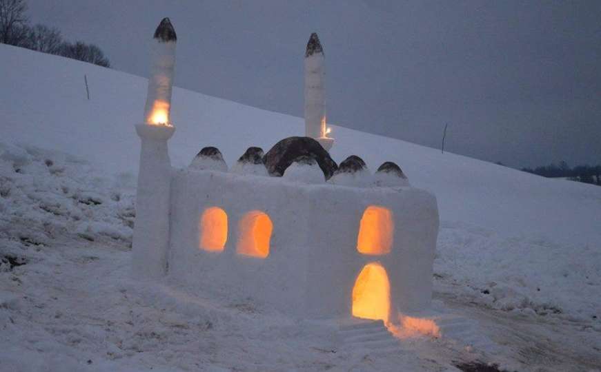 Kreativni Krajišnici napravili snježnu džamiju
