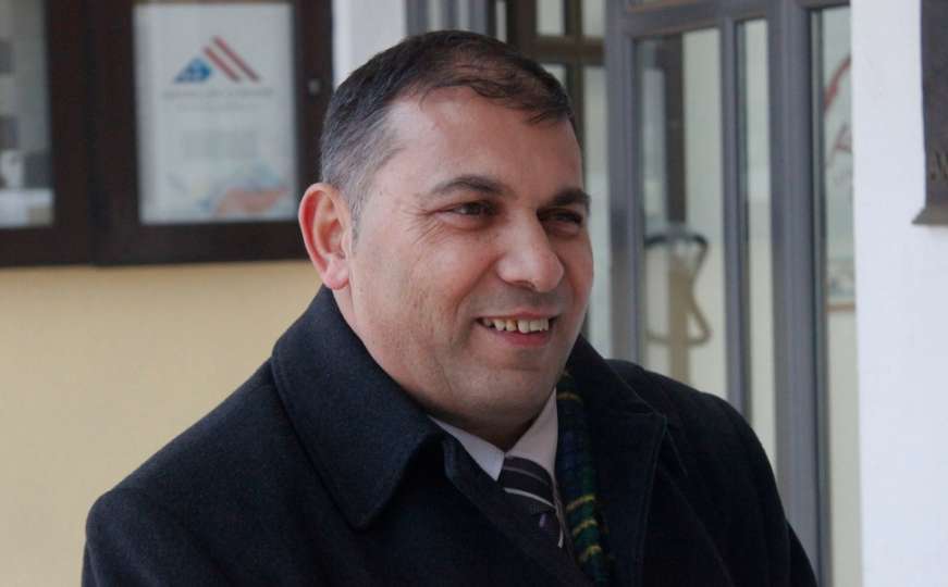 Sokolj Beganaj, prvi Rom sa diplomom magistra u Crnoj Gori