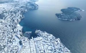 Trideset sekundi bijele ljepote: Snijegom prekriveni Dubrovnik iz zraka