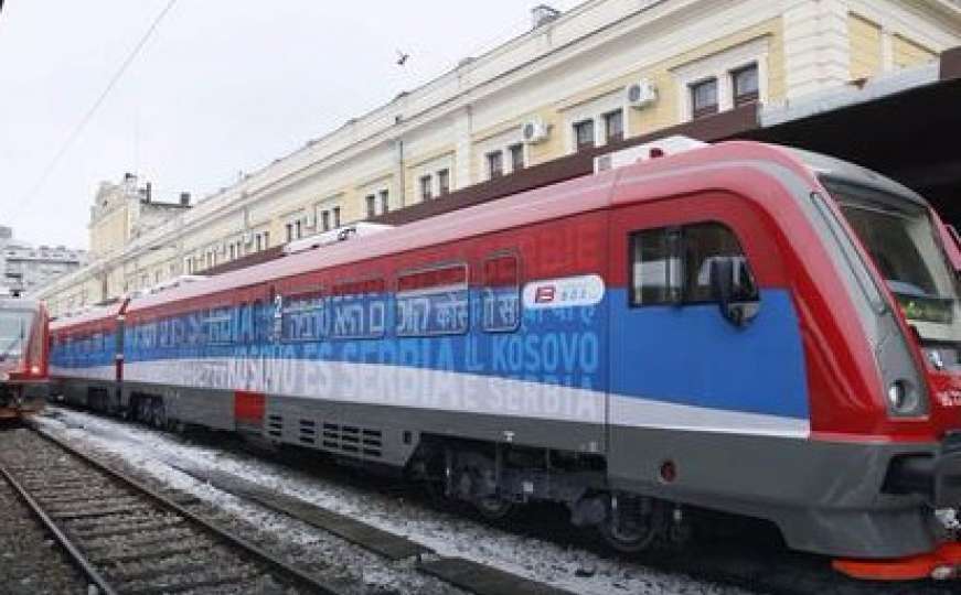 Voz koji je išao u Mitrovicu vraćen u Beograd; najavljeni i protesti