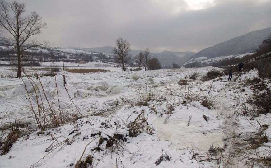Ledene sante okovale rijeku Bosnu, mještani ne pamte ovakvu pojavu