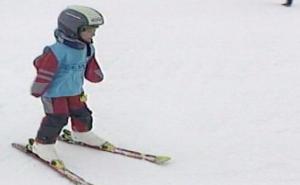 Maleni Zeničanin bez ruku ne poznaje granice: Nakon plivanja naučio i skijati