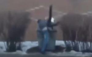 Saznao da ga djevojka vara i užasno joj se osvetio