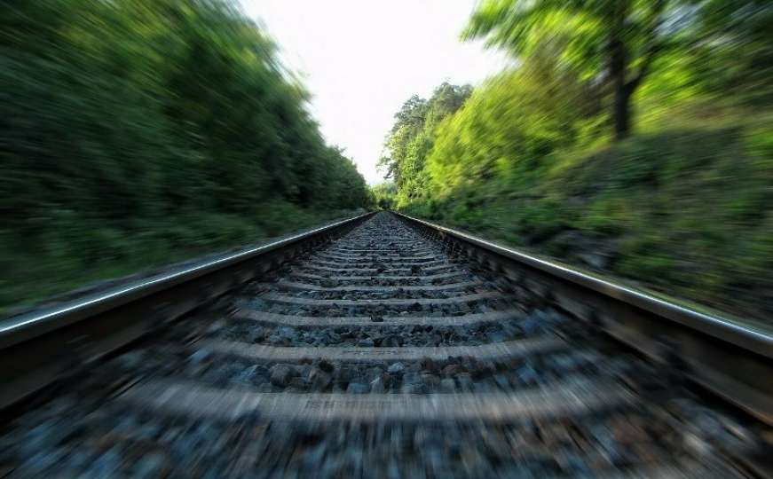 Smrtonosni selfie na pruzi: Izbjegli jedan pa ih udario drugi voz