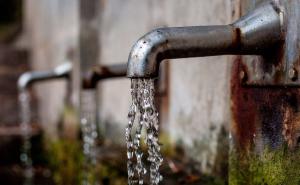 Jedan broj ulica dobio vodu, a vanredni kvar uzrokovao nove probleme