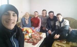 Zvornički srednjoškolci oduševili: Raspust provode pomažući komšijama