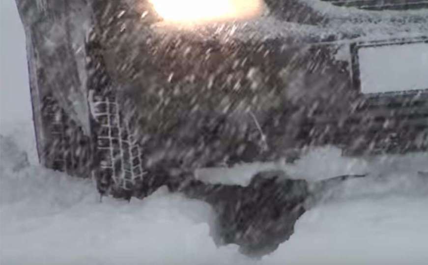 Kako izvući automobil koji je zaglavio u snijegu