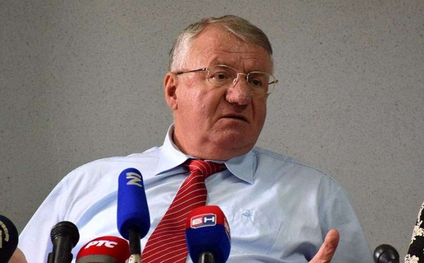 Šešelj: Nikolić je šarenim vozom želio izazvati krvoproliće na Kosovu